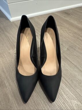 Classic Black Pointed Toe Pumps - 4” Heel
